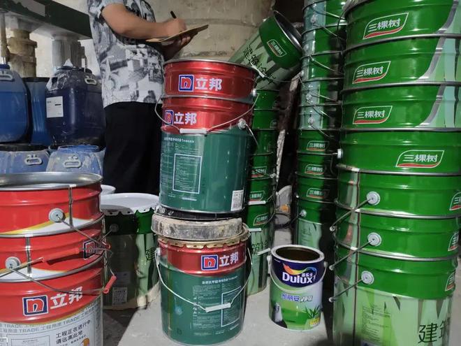 重慶破獲特大假冒涂料案，立邦、多樂士、三棵樹等知名品牌遭侵權